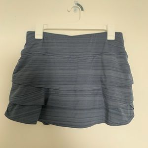 ATHLETA ruffled tennis skirt w/ built in spandex
